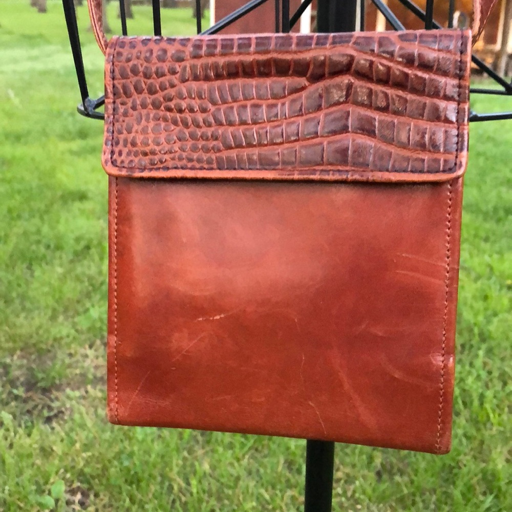 TUSK Crossbody Leather Wallet / Purse